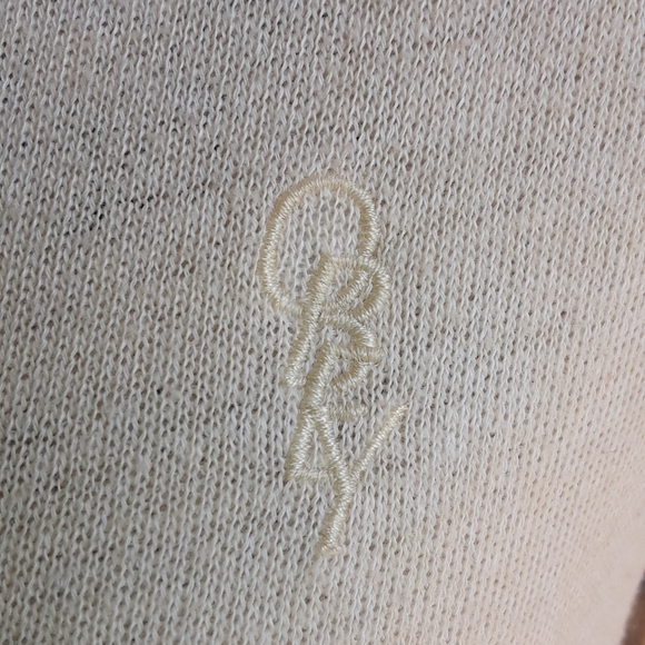 Obey Propaganda Long Sleeve Top with Cut-out Detail in Back. - Picture 3 of 9